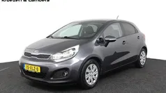 Grijs (metallic) Gebruikt 2012 Kia Rio Plus Hatchback | € 5.495 (Eerlijke prijs)