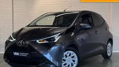 Grijs Gebruikt 2021 Toyota Aygo X-play Hatchback | € 10.450 (Eerlijke prijs)