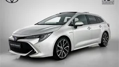 Grijs metallic Gebruikt 2020 Toyota Corolla Executive Stationwagen | € 24.945 (Eerlijke prijs)