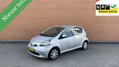 Occasion Toyota Aygo 68 PK (50 kW) 2006 Grijs Hatchback