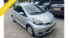 Grijs Gebruikt 2011 Toyota Aygo Comfort Hatchback | € 6.399 (Eerlijke prijs)