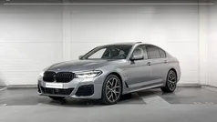 Skyscraper grey metallic (grijs metallic) Gebruikt 2023 BMW 530e M Sport Sedan | € 48.900 (Eerlijke prijs)