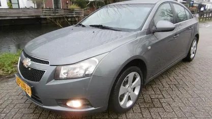 Grijs Gebruikt 2010 Chevrolet Cruze LT Sedan | € 1.945 (Super prijs)