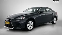 Zwart Gebruikt 2020 Lexus IS300h Business Edition Sedan | € 25.945 (Eerlijke prijs)