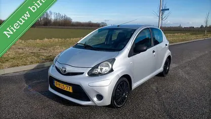 Occasion Toyota Aygo 68 PK (50 kW) 2013 Grijs Hatchback