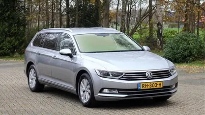 Grijs Gebruikt 2017 VW Passat Comfortline Stationwagen | € 10.999 (Goede deal)