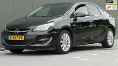 Zwart Gebruikt 2017 Opel Astra Sedan | € 9.940 (Eerlijke prijs)