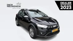 Zwart Gebruikt 2023 Dacia Sandero Expression Hatchback | € 17.930 (Eerlijke prijs)