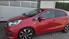 Rood Gebruikt 2015 Kia Rio Hatchback | € 8.400 (Eerlijke prijs)