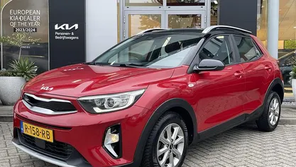 Rood Occasion 2022 Kia Stonic SUV | € 18.950 (Eerlijke prijs)