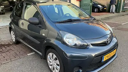 Grijs Occasion 2013 Toyota Aygo Hatchback | € 2.850 (Eerlijke prijs)