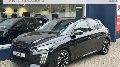 Zwart Gebruikt 2024 Peugeot 208 Allure Hatchback | € 18.850 (Eerlijke prijs)