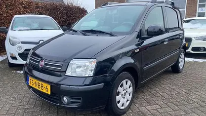 Zwart (metallic) Occasion 2010 Fiat Panda Emotion Hatchback | € 2.449 (Eerlijke prijs)