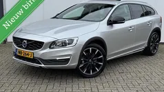 Grijs Gebruikt 2017 Volvo V60 CC Summum Stationwagen | € 24.450 (Eerlijke prijs)