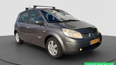 Grijs, metallic lak Gebruikt 2005 Renault Scénic II Komfort MPV | € 1.940 (Eerlijke prijs)