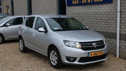Grijs Gebruikt 2014 Dacia Sandero Lauréate Hatchback | € 6.990 (Goede deal)
