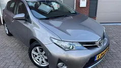 Bruin Gebruikt 2014 Toyota Auris Hatchback | € 10.999 (Eerlijke prijs)
