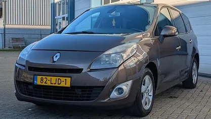 Bruin (metallic) Occasion 2010 Renault Grand Scénic III Dynamique MPV | € 3.499 (Eerlijke prijs)