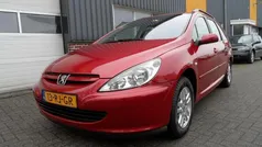 Rood, metallic lak Gebruikt 2005 Peugeot 307 Premium Stationwagen | € 1.450 (Eerlijke prijs)