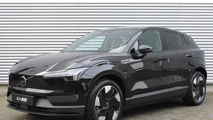 Zwart Occasion 2024 Volvo EX30 Ultra SUV | € 36.750 (Eerlijke prijs)