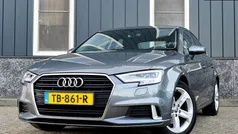 Grijs, metallic lak Gebruikt 2018 Audi A3 Sport Sedan | € 17.950 (Eerlijke prijs)