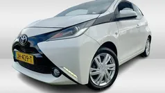Wit Gebruikt 2014 Toyota Aygo X-play Hatchback | € 5.400 (Eerlijke prijs)