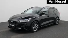 Zwart Gebruikt 2023 Ford Focus ST-Line Stationwagen | € 26.945 (Eerlijke prijs)