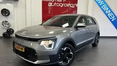 Grijs, metallic lak Gebruikt 2024 Kia e-Niro Light SUV | € 34.950 (Goede deal)