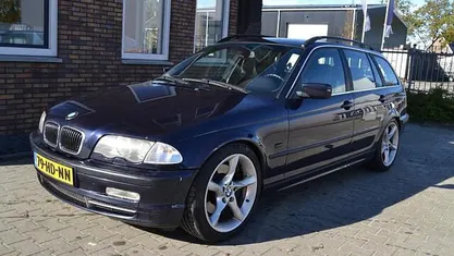 Blauw Gebruikt 2001 BMW 330 Executive Stationwagen | € 2.250 (Goede deal)