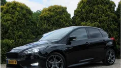 Zwart Gebruikt 2016 Ford Focus ST-Line Hatchback | € 11.990 (Eerlijke prijs)