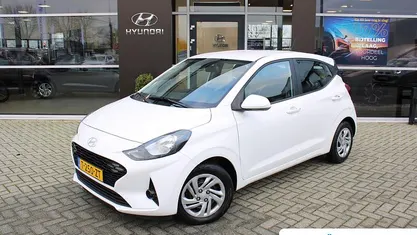 Wit Gebruikt 2023 Hyundai i10 Comfort Hatchback | € 14.945 (Eerlijke prijs)