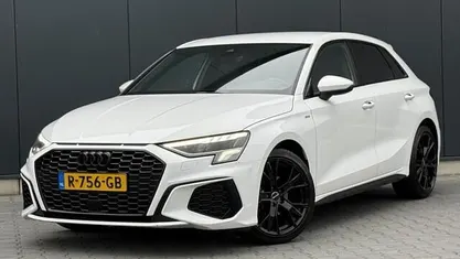 Wit Gebruikt 2022 Audi A3 Sportback S-Line Hatchback | € 22.890 (Eerlijke prijs)
