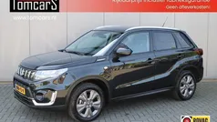 Zwart, metallic lak Gebruikt 2023 Suzuki Vitara SUV | € 24.750 (Eerlijke prijs)