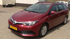 Rood Gebruikt 2018 Toyota Auris Hybrid Active Stationwagen | € 17.950 (Eerlijke prijs)