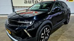 Zwart, metallic lak Gebruikt 2022 Opel Mokka Elegance SUV | € 21.950 (Goede deal)