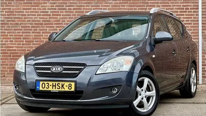 Grijs, metallic lak Gebruikt 2009 Kia Ceed Hatchback | € 3.850 (Eerlijke prijs)