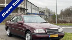 Rood, metallic lak Gebruikt 1996 Mercedes C180 Classic Sedan | € 5.488