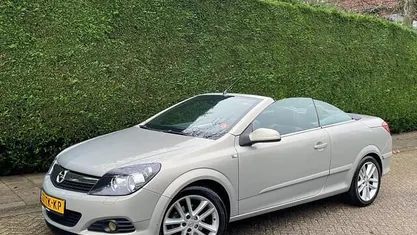 Grijs Gebruikt 2006 Opel Astra Cabriolet Cosmo Cabriolet | € 2.650 (Goede deal)