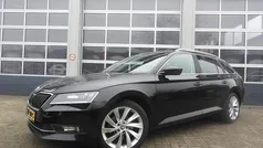 Zwart Gebruikt 2016 Skoda Superb Business Line Stationwagen | € 17.950 (Eerlijke prijs)