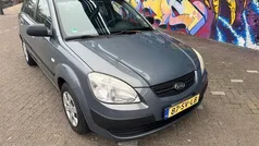 Grijs Gebruikt 2006 Kia Rio Hatchback | € 1.795 (Eerlijke prijs)