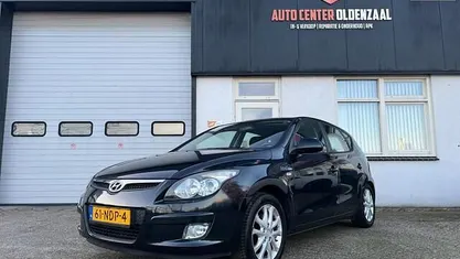 Zwart Gebruikt 2010 Hyundai i30 Dynamiq Hatchback | € 3.599 (Eerlijke prijs)