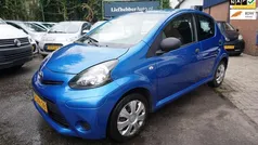 Blauw Gebruikt 2014 Toyota Aygo Hatchback | € 4.999 (Eerlijke prijs)
