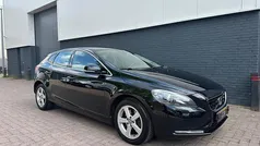 Zwart Gebruikt 2012 Volvo V40 Stationwagen | € 9.950 (Eerlijke prijs)