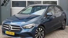 Blauw, metallic lak Gebruikt 2021 Mercedes B180 Business MPV | € 21.750 (Goede deal)