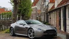 Grijs, metallic lak Gebruikt 2014 Aston Martin V12 Vantage Coupé | € 134.950