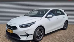 Wit, metallic lak Gebruikt 2022 Kia Ceed GT-Line Hatchback | € 25.495 (Eerlijke prijs)