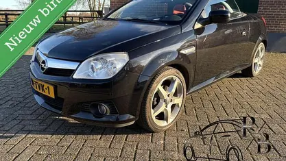 Zwart (metallic) Occasion 2008 Opel Tigra Cabriolet | € 2.399 (Eerlijke prijs)