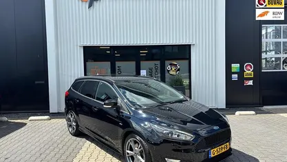 Zwart Gebruikt 2018 Ford Focus ST-Line Stationwagen | € 13.500 (Eerlijke prijs)
