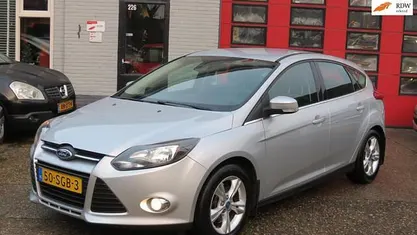 Grijs Occasion 2011 Ford Focus Sport Hatchback | € 4.900 (Eerlijke prijs)