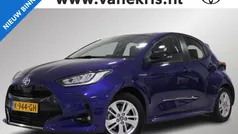 Blauw, metallic lak Gebruikt 2020 Toyota Yaris Hybrid Executive Hatchback | € 24.499 (Eerlijke prijs)